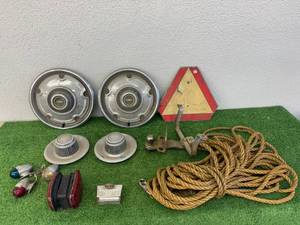 lot 99 image: Auto Items & Rope