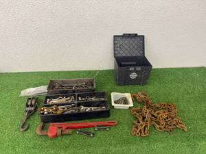 lot 122 image: Tools, Chain & Pulley