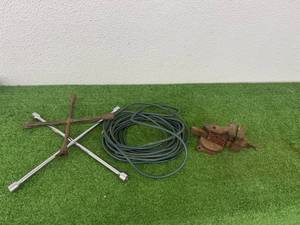 lot 123 image: Extension Cords, Vise & Tire Irons
