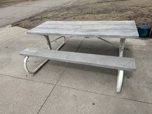 lot 133 image: Picnic Table
