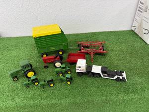 lot 142 image: Farm Toys