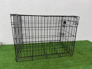 lot 144 image: Kennel 30 x 20 x 22 Tall