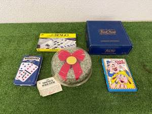 lot 147 image: US Currency Shredded Money Wreath & Games