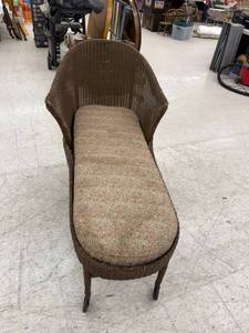 lot 149 image: Antique Chaise Lounge
