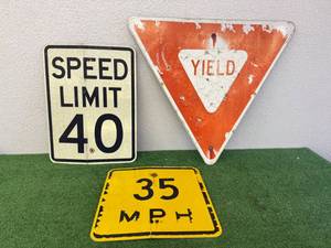 lot 171 image: Decommissioned Road Signs