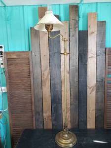 lot 21 image: Awesome Mid Modern Retro Tall Floor Lamp   Working Super Cool Vintage Item