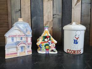 lot 22 image: 3 Vintage cookie Jars All in Good Condition Disney, Cookies and House