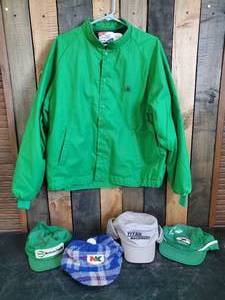 lot 27 image: Green Size XL Pioneer Jacket and 4 Vintage Farm Hats Kbrand and others