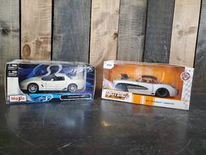 lot 43 image: 2 Corvette Cars in Boxes Maisto and Bigtime Muscle