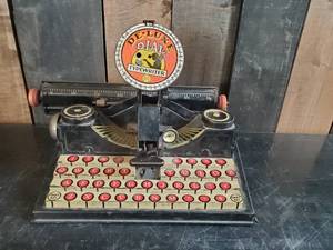 lot 63 image: Vintage De-Luxe Dial Typewriter Childrens Toy  good Vintage Condition with some signs of wear
