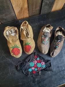 lot 76 image: Vintage Native American hand Sewn Beaded Moccasins and Beaded Cloth Gorgeous