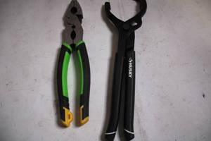 lot 82 image: Set of 2 Husky Hand Tools Groove Joint Pliers and Wire Cutters