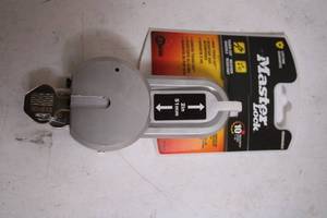 lot 135 image: Master Lock Hasp with 2 Keys, 51mm Cut