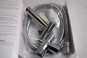 lot 152 image: Brondell CleanSpa Luxury Hand-held Bidet