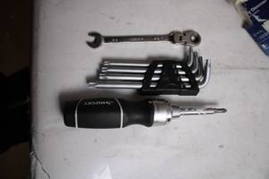 lot 221 image: Husky Ratcheting Wrench, Screwdriver, and Torx Key Set