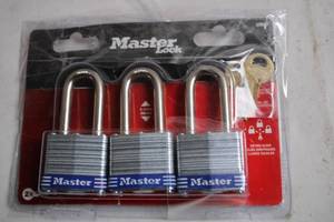 lot 298 image: Set of 3 Master Lock Padlocks with Keys