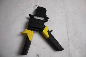 lot 322 image: Heavy-Duty Ratchet Crimper with Ergonomic Grip