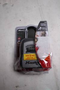 lot 325 image: Master Lock Portable Lock Box - Holds 5 Keys