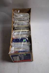 lot 389 image: Lot of 10 Leviton Plus Nylon Wallplates Midway 38 1-Gang Unbreakable