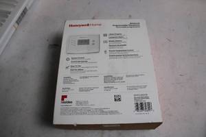 lot 409 image: Honeywell Home RTH221B Programmable Thermostat