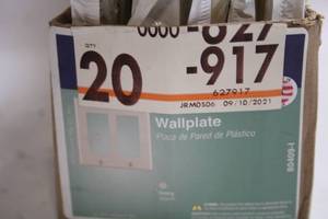lot 432 image: Box of 20 Plastic Wall Plates