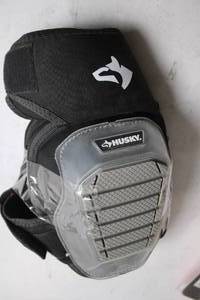 lot 450 image: Husky Knee Pads with Protective Shell