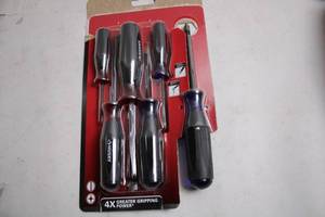 lot 475 image: Husky 5-Piece Screwdriver Set with Gripping Power