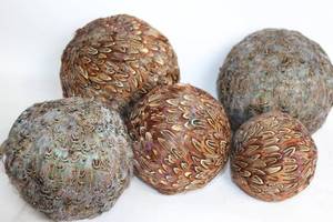 lot 60 image: Set of 5 Decorative Feather Spheres