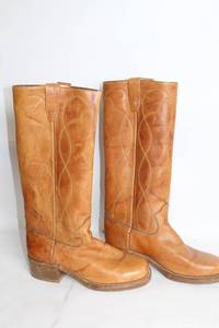 lot 61 image: Pair of Tan Leather Western Boots Size 8D