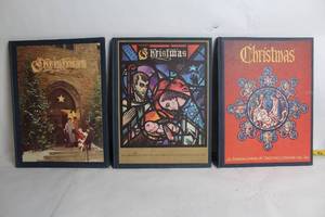 lot 151 image: Collection of 3 Vintage Christmas Annuals - Literature and Art