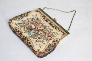 lot 184 image: Vintage Floral Tapestry Evening Purse with Metal Frame