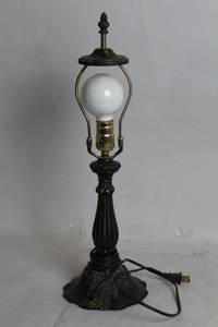 lot 196 image: Vintage Table Lamp with Ornate Metal Base