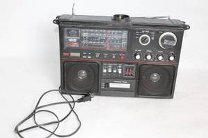 lot 214 image: Vintage Electro Brand Digital Quartz Radio Cassette Player