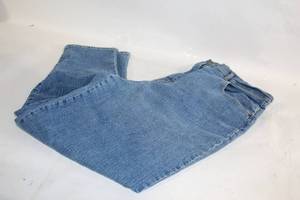 lot 273 image: Womens Gloria Vanderbilt Jeans Size 20W
