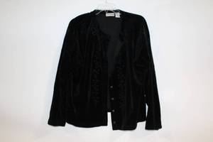 lot 287 image: Croft & Barrow Sport Black Velvet Jacket - Size L