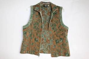 lot 309 image: Mens Large Floral Pattern Vest by BSL Company