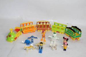 lot 327 image: Vintage Plastic Toy Train and Mini Figurines Set