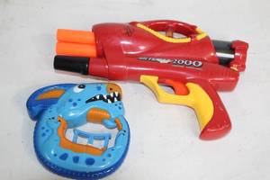 lot 344 image: Air Tech 2000 Toy Blaster with Dinosaur-Themed Water Gun