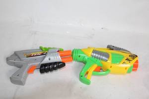 lot 346 image: Pair of Buzz Bee Toys Air Blasters - Tek 4 and Tek 6 Models