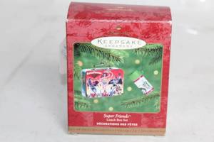 lot 389 image: Hallmark Keepsake Ornament Set Super Friends Lunch Box and Drink Container