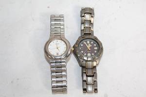 lot 393 image: Lot of 2 Mens Wristwatches - Pulsar Quartz and Swiss Army