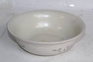 lot 395 image: Vintage Oven & Microwave Safe Vegetable Bowl with Floral Design