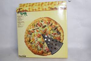 lot A-402 image: Char-Broil Tuscan Pizza Grille with Removable Handle