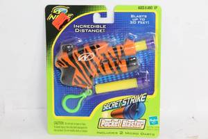 lot 410 image: Nerf Secret Strike Pocket Blaster with 2 Micro Darts