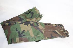 lot 424 image: Camouflage Cargo Pants Size 32x33