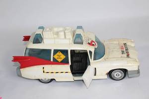 lot A-429 image: Vintage 1980s The Real Ghostbusters Ecto-1 Toy Car