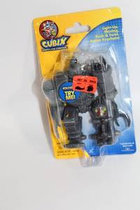 lot 434 image: Cubix Robots for Everyone Kolossal Action Keychain