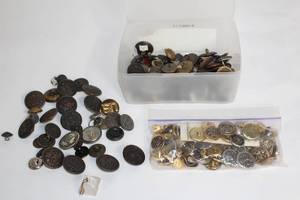 lot 435 image: Collection of Vintage Military and Novelty Buttons