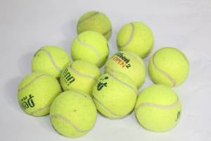 lot 439 image: Collection of 12 Assorted Tennis Balls - Penn and Wilson Brands