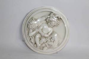 lot 491 image: Vintage Round Cherub Relief Wall Hanging Plaque